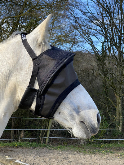 Bonnet cheval Arso Equivizor anti-UV avec arceau contre l'uvéite équine - Equidiva